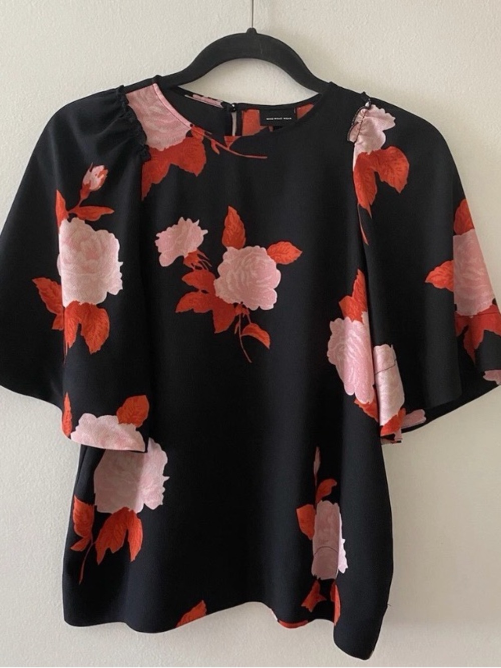 Who What Wear floral print ruffled sleeved blouse size L. Materials tag is miss